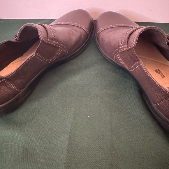 Comfy and Classic Clark’s Brown Leather Slip On Shoes Size 8 Fast Shipping - Picture 7 of 11